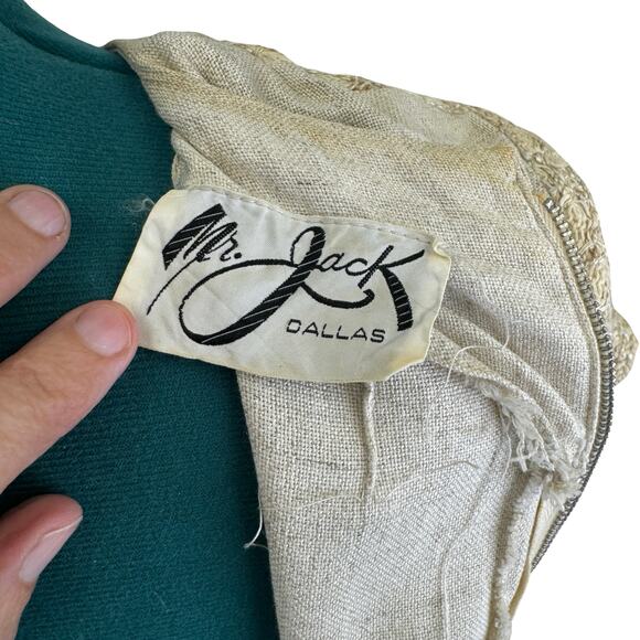 1960s Cream Linen Blend Shift Dress w Crochet Yoke – Mr. Jack Dallas – Size 16 - Picture 4 of 16